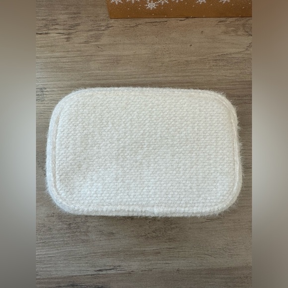 CHANEL 2024 Holiday Cosmetic Pouch - Picture 2 of 7